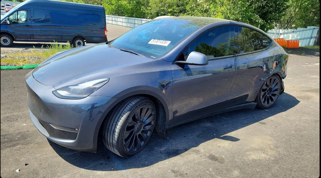 Tesla Model Y на аукционе